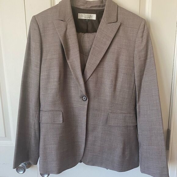 Studio Tahari 3 pieces suit